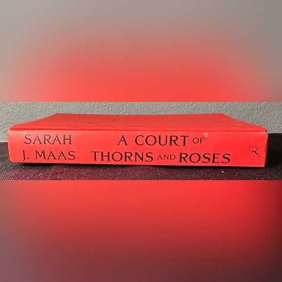 sarah j maas a court of thorns and roses 2015 Hardcover 4th Edition - Picture 1 of 7